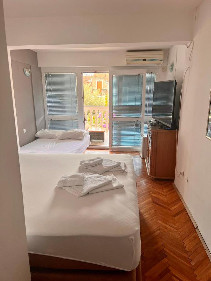 Guesthouse Vila Tamburic Бечичі Екстер'єр фото