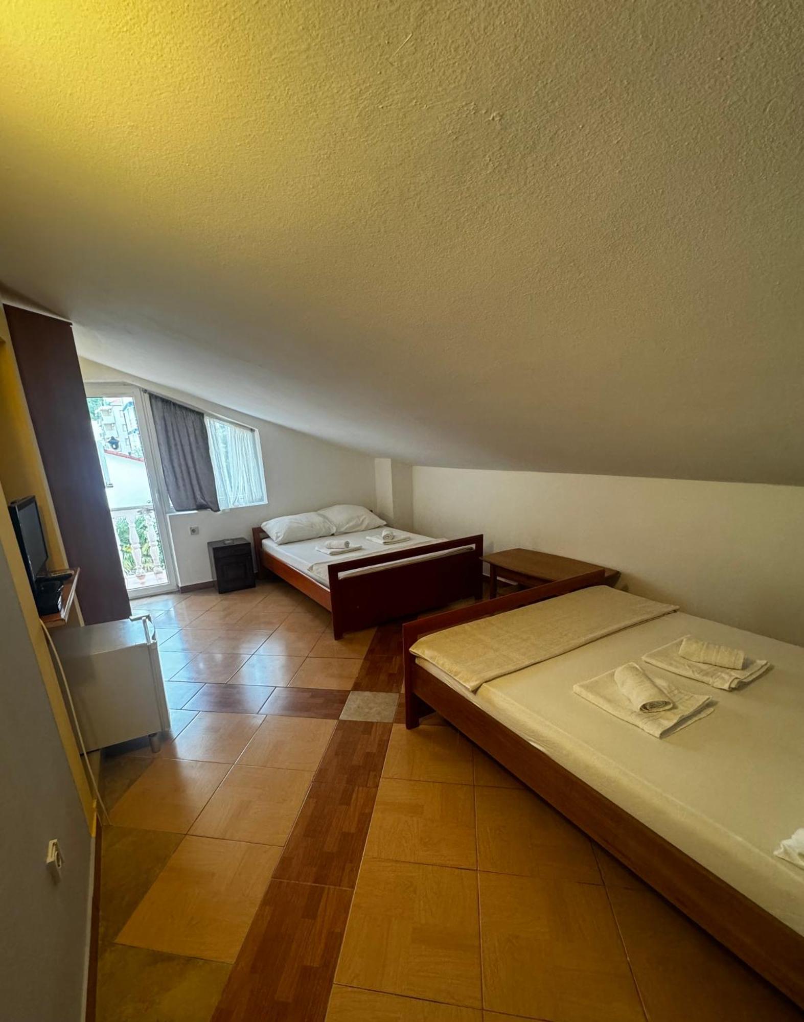 Guesthouse Vila Tamburic Бечичі Екстер'єр фото