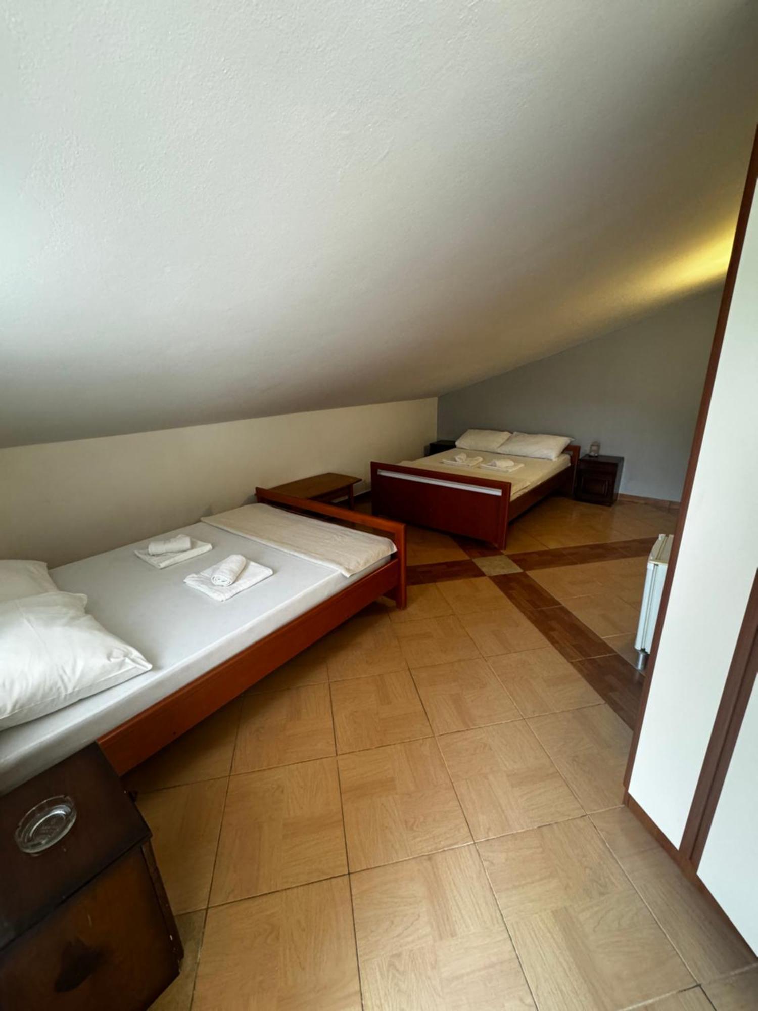 Guesthouse Vila Tamburic Бечичі Екстер'єр фото