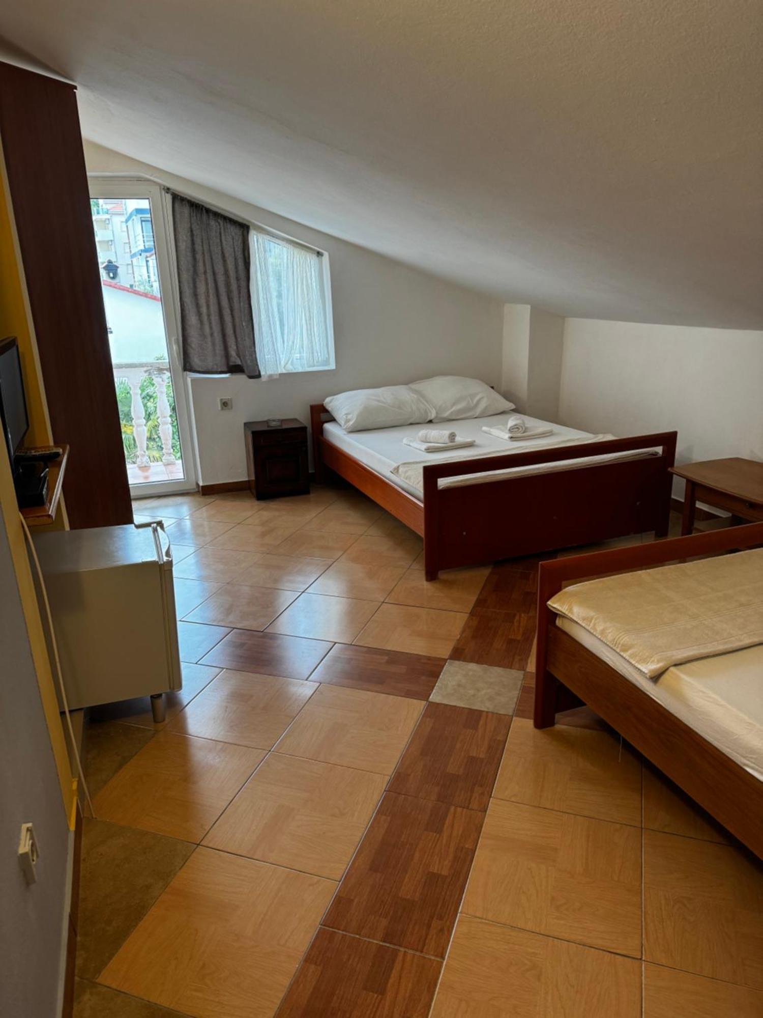 Guesthouse Vila Tamburic Бечичі Екстер'єр фото