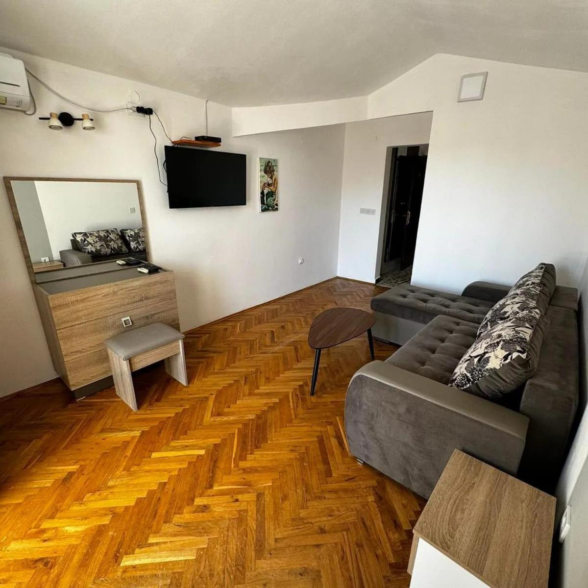 Guesthouse Vila Tamburic Бечичі Екстер'єр фото