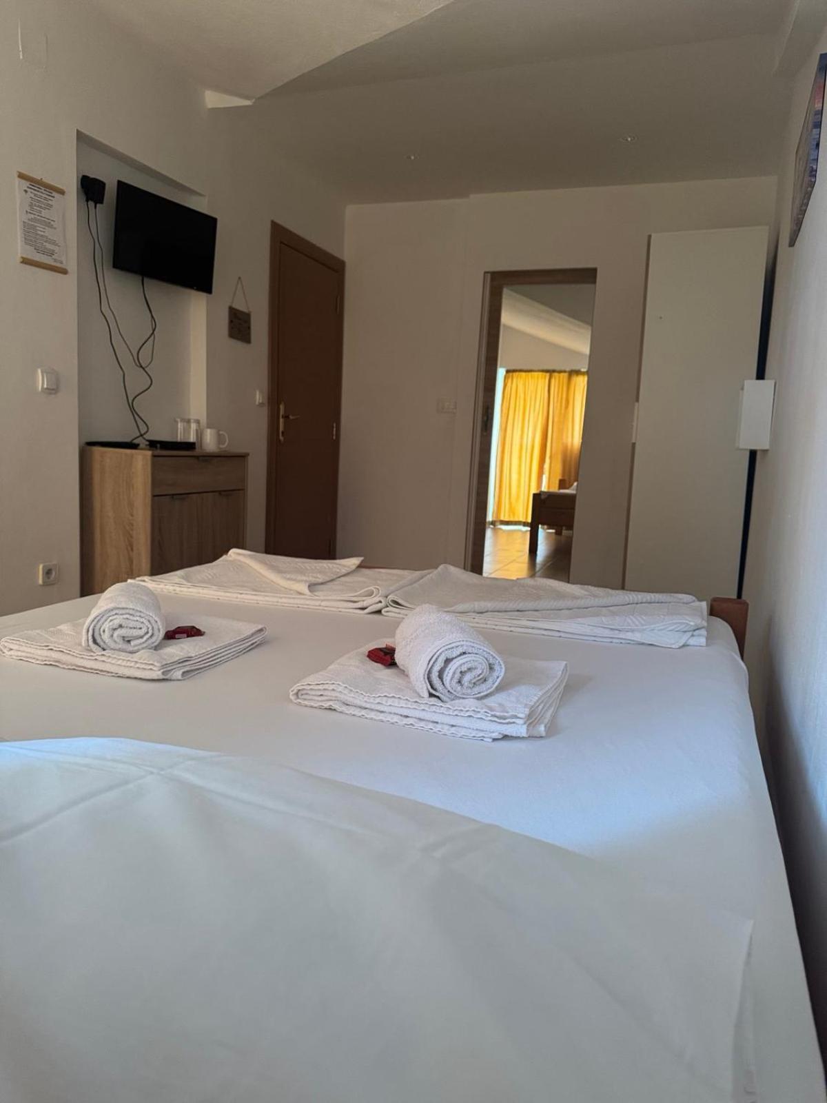 Guesthouse Vila Tamburic Бечичі Екстер'єр фото
