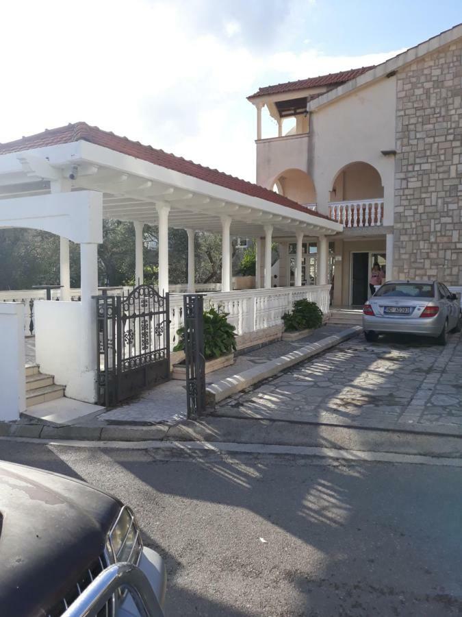 Guesthouse Vila Tamburic Бечичі Екстер'єр фото
