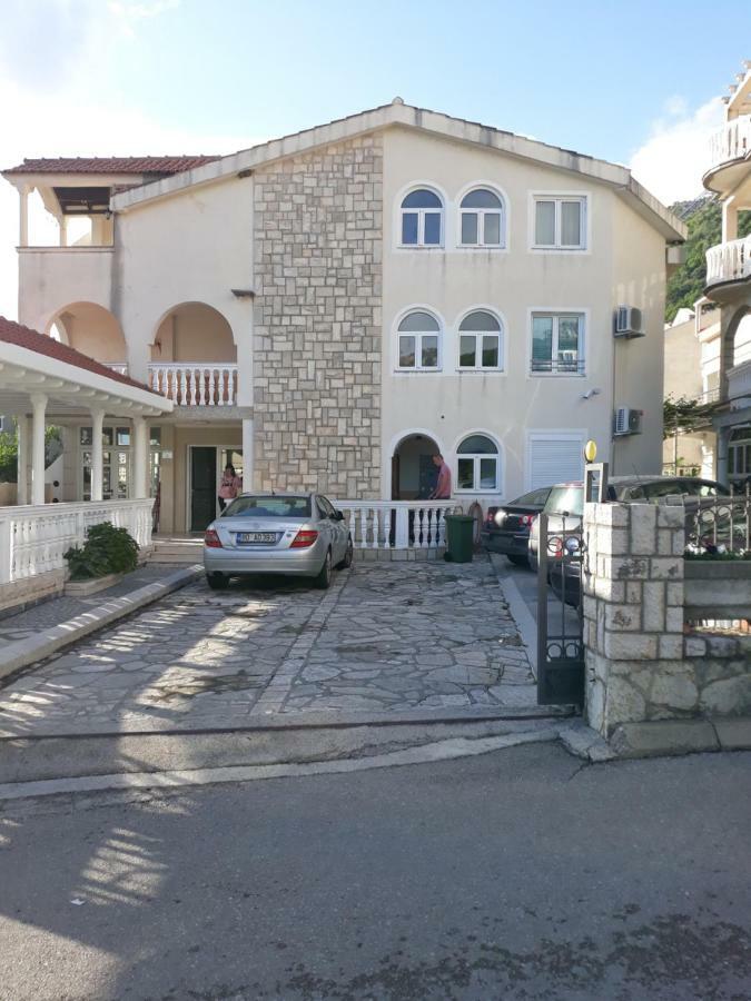 Guesthouse Vila Tamburic Бечичі Екстер'єр фото